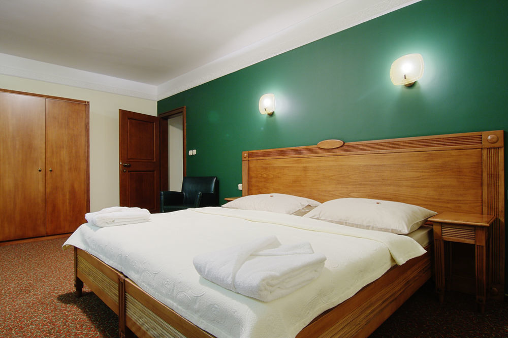 Hotel International Велька-Ломница Экстерьер фото