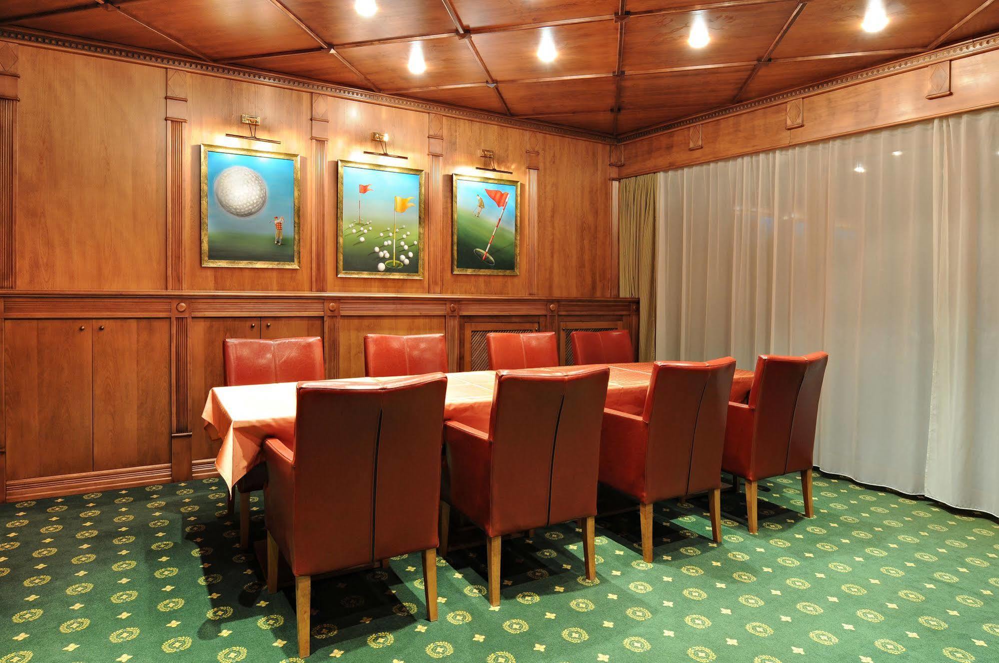 Hotel International Велька-Ломница Экстерьер фото